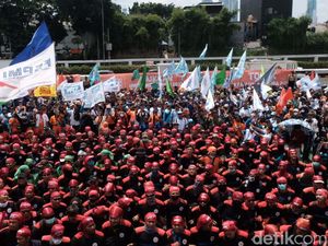 5 Poin Buruh Tolak Kenaikan UMP 2023! 5 Poin Buruh Tolak Kenaikan UMP 2023!