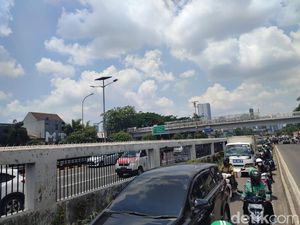 Ada Demo di Gedung DPR, Arus Lalin ke Grogol Diarahkan Masuk Busway