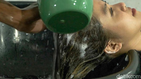 Mau Merawat Rambut di Perbatasan RI-Timor Leste? Bisa di Sini Aja