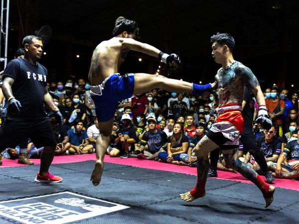 Melihat Petarung Amatir Unjuk Kemampuan di Kuil Thailand