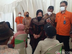 Tinjau Pencairan BLT BBM di Brebes, Risma Disambati Warga Miskin Tak Kebagian