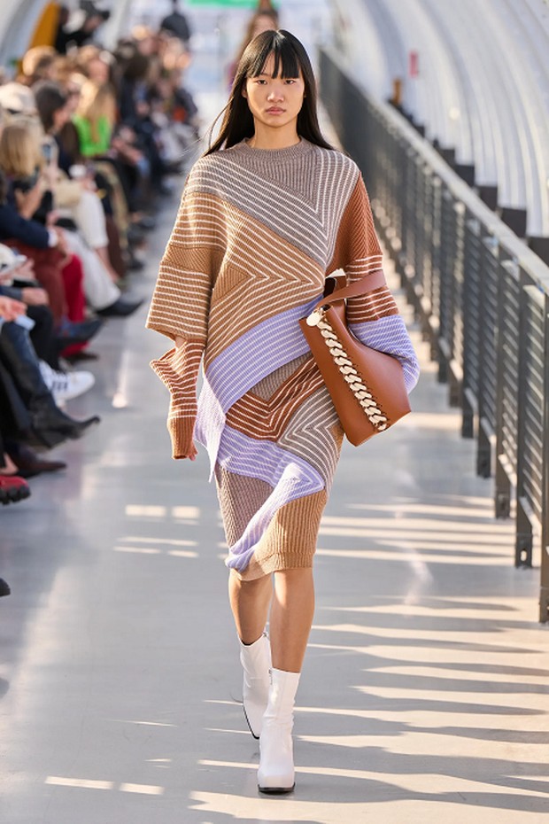 Motif garis tipis Pinstripes koleksi Stella McCartney