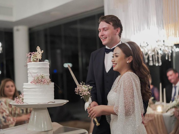 Pasangan beda negara viral di media sosial, Tamara Nadia Anjani dan Robert Hegna Jansen. Pasangan beda negara viral di media sosial, Tamara Nadia Anjani dan Robert Hegna Jansen.