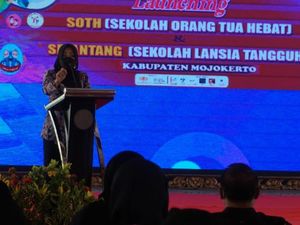 Ratusan Lansia & Orang Tua Balita di Kabupaten Mojokerto Disekolahkan