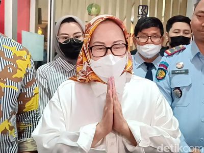 Penampakan Ratu Atut Usai Bebas Bersyarat