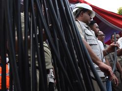 Perlu 2 Minggu untuk Potong Kabel-Cabut Tiang di Mampang Prapatan