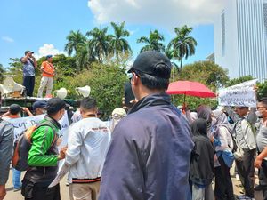 Massa Aksi Berkumpul di Patung Kuda Jakpus, Protes Harga BBM Naik