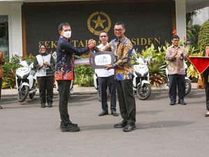 PLN Serahkan Sertifikat Energi Terbarukan untuk 5 Istana Kepresidenan