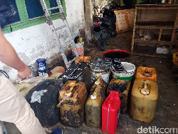 Gerebek Gudang Penimbun BBM di Pangkalpinang, Polisi Sita 1 Ton Solar