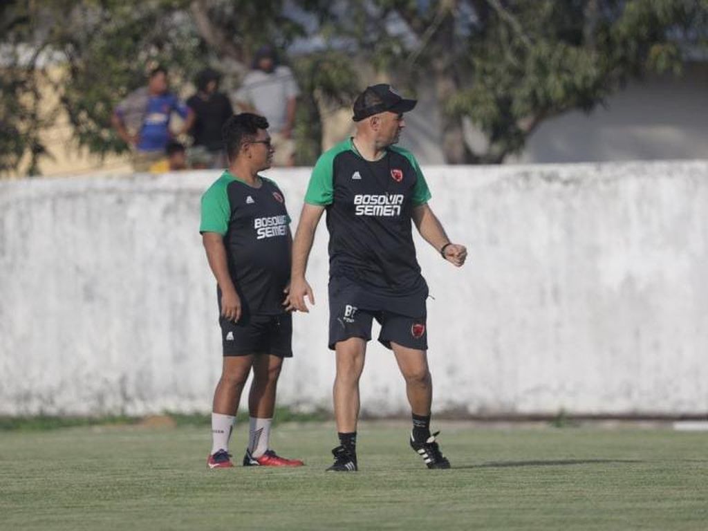 Bernardo Rotasi Pemain PSM Hadapi Persebaya di Liga 1 Bernardo Rotasi Pemain PSM Hadapi Persebaya di Liga 1