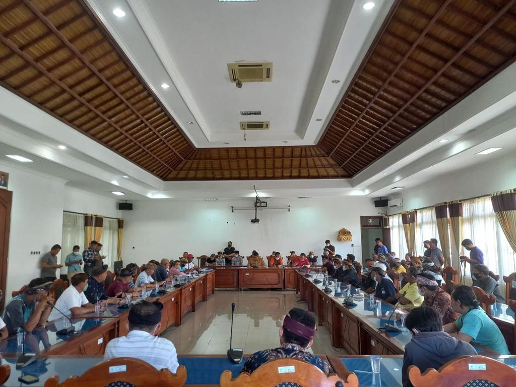Lelang Dinilai Tak Sesuai SOP, Puluhan Nasabah Bank Mesadu ke DPRD Buleleng
