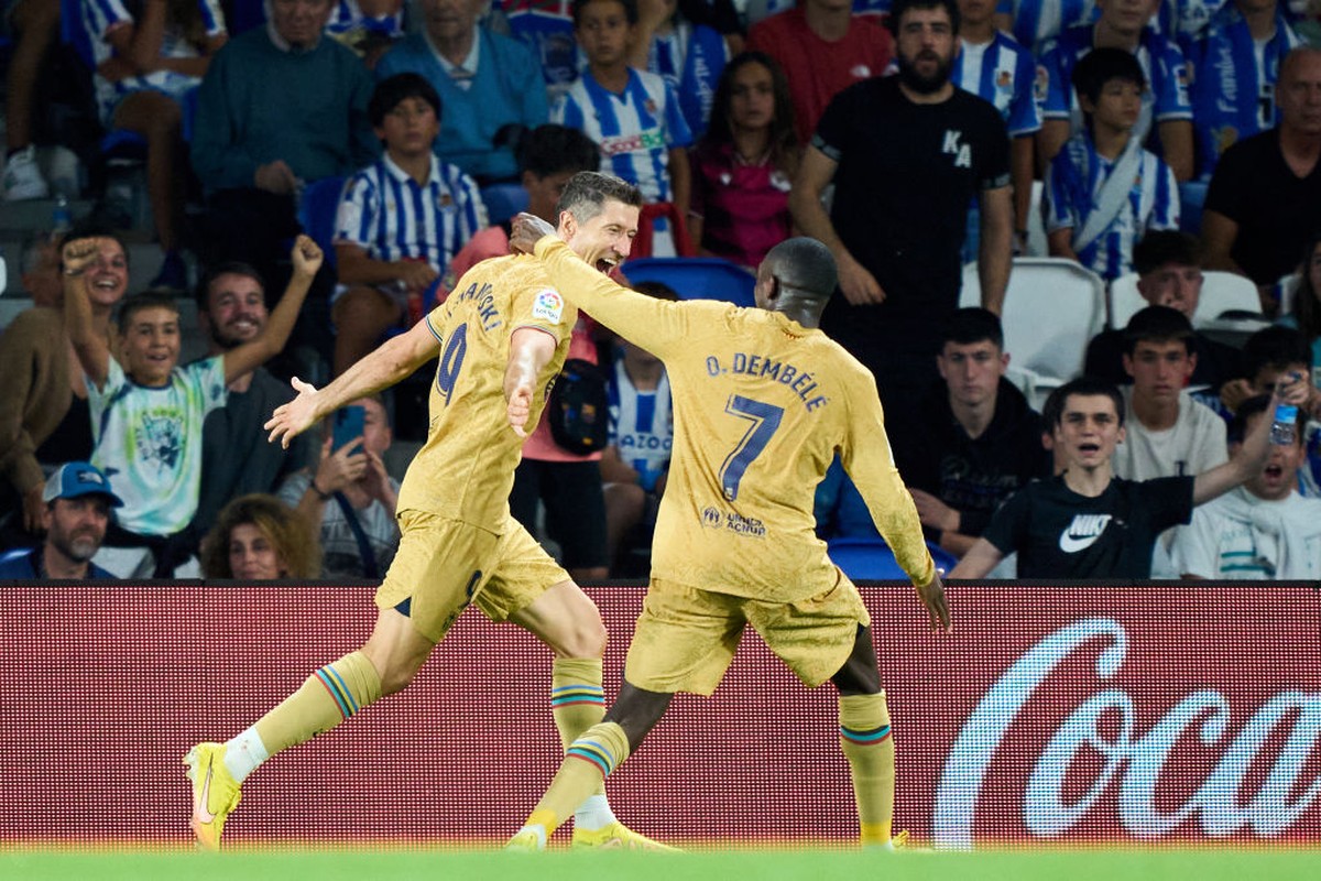 Cerita Dembele Dipalak Robert Lewandowski (Foto: Getty Images/Juan Manuel Serrano Arce)