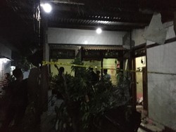 Tak Terima, Keluarga Korban Rusak Rumah Pelaku Penikaman di Mataram