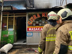 Rumah Makan Padang di Salemba Terbakar, Diduga Dipicu Gas Bocor