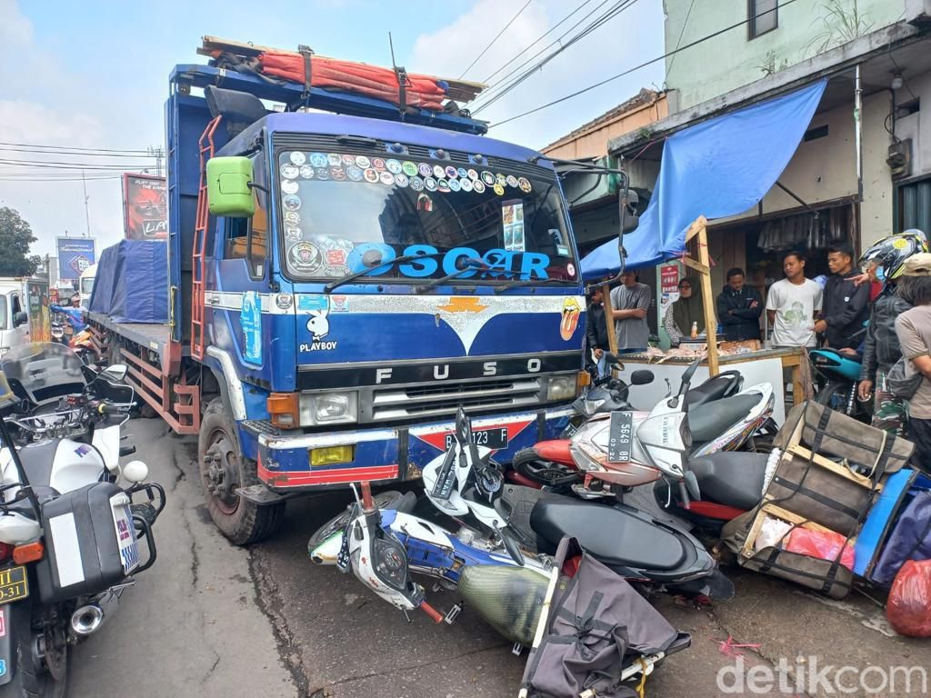 Jabar Hari Ini: Horor Truk Tabrak Belasan Motor di Cianjur