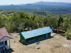Semangat Anak Pedalaman NTT Kejar Pendidikan Dalam Keterbatasan