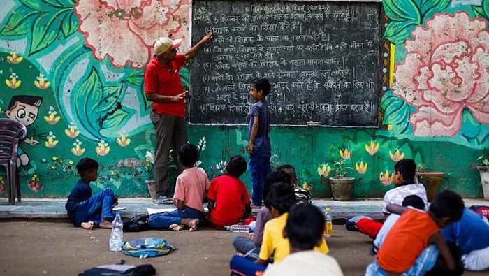 Penasaran Gaji Guru di India vs. Indonesia? Yuk, Kita Bandingkan!