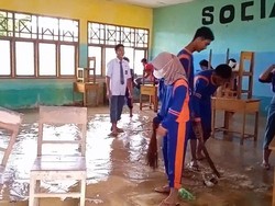 SMAN 1 Pangale Mamuju Diterjang Banjir, Sekolah Tertimbun Lumpur
