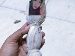 Hiii..! Boneka Pocong Ditempel Foto Wanita Ditemukan di Hutan Ternadi Kudus