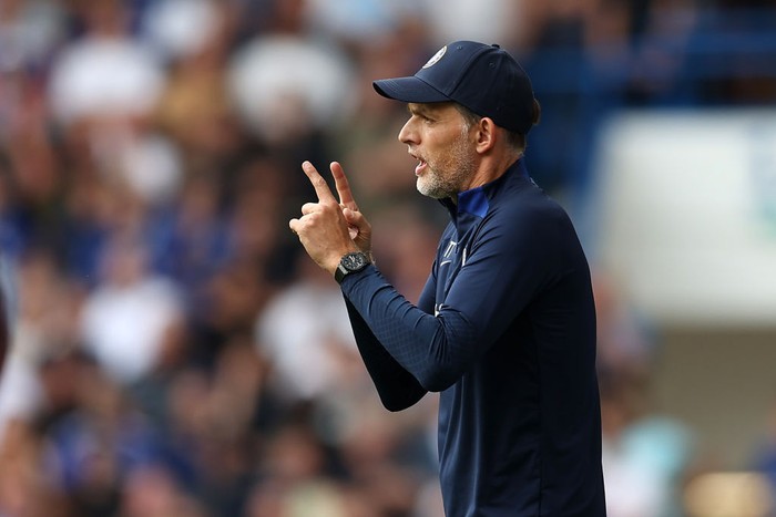 LONDON, ENGLAND - SEPTEMBER 03: Thomas Tuchel, Manager of Chelsea gives their team instructions during the Premier League match between Chelsea FC and West Ham United at Stamford Bridge on September 03, 2022 in London, England. (Photo by Chris Lee - Chelsea FC/Chelsea FC via Getty Images)