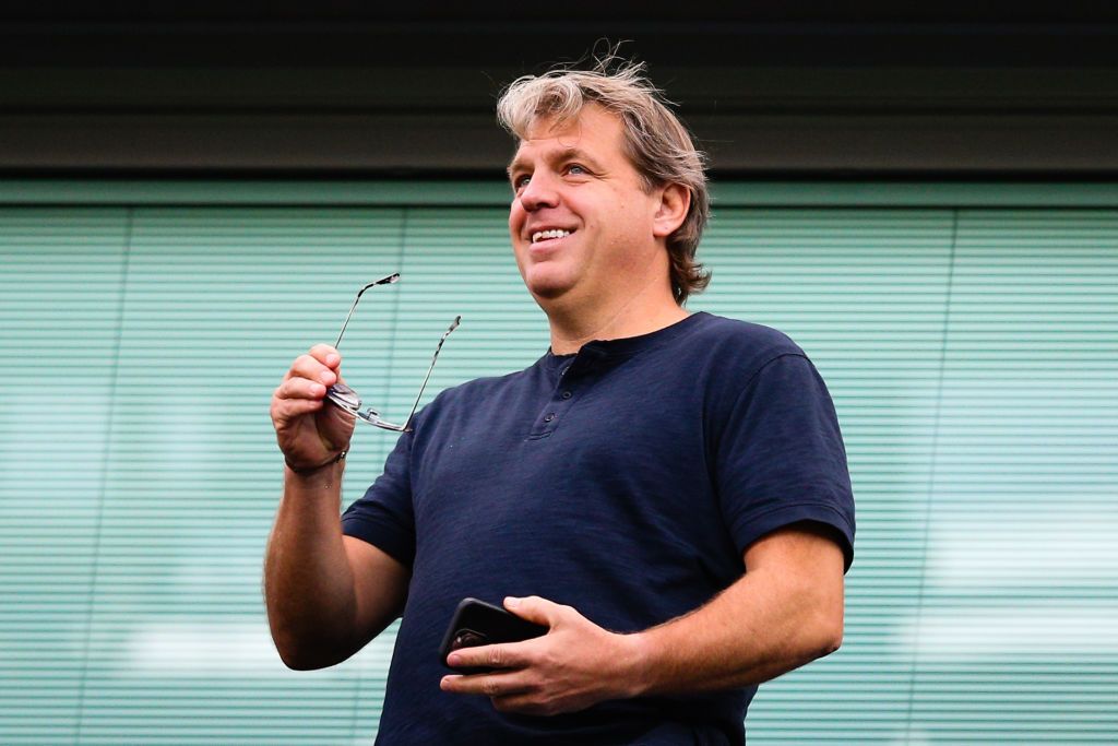LONDON, ENGLAND - AUGUST 14: Sam Kerr of Chelsea speaks with Chelsea Owner Todd Boehly during the Premier League match between Chelsea FC and Tottenham Hotspur at Stamford Bridge on August 14, 2022 in London, United Kingdom. (Photo by Marc Atkins/Getty Images)
