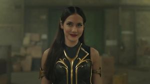 Sri Asih Selepet Musuh dengan Selendang Sakti di Trailer Resmi