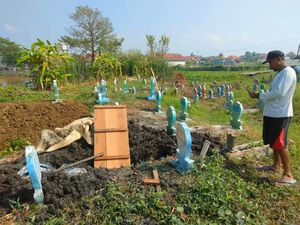 Viral Makam Warga Lamongan Dibongkar, 2 Tali Pocong Hilang Viral Makam Warga Lamongan Dibongkar, 2 Tali Pocong Hilang