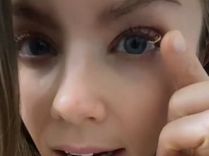 Viral Wanita Pasang Tindikan di Mata, Bikin Netizen Ngilu