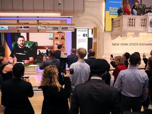 Foto Presiden Ukraina Buka Perdagangan Bursa New York