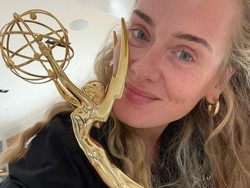 Adele Unggah Foto Piala Emmy, Netizen Temukan Bukti Dia Sudah Menikah