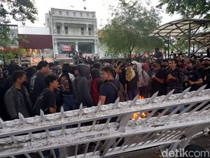 Aksi Demo Harga BBM Bubar, Malioboro Car Free Night Dibuka Aksi Demo Harga BBM Bubar, Malioboro Car Free Night Dibuka