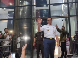 Anies Baswedan Keluar dari Gedung KPK Usai Diperiksa 11 Jam