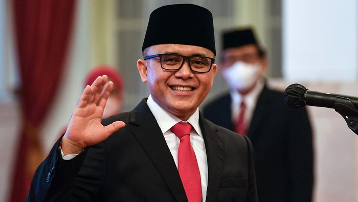 Presiden Joko Widodo melantik Abdullah Azwar Anas menjadi MenPAN-RB menggantikan almarhum Tjahjo Kumolo. Pelantikan digelar di Istana Negara, Rabu (7/9) siang.