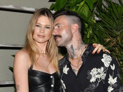 Hamil Anak ke-3, Istri Adam Levine Pamer Perut Buncit