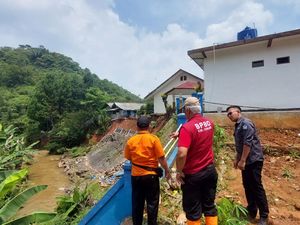 TPT dan Pagar SMAN 1 Sukanagara Cianjur Hancur Tergerus Longsor