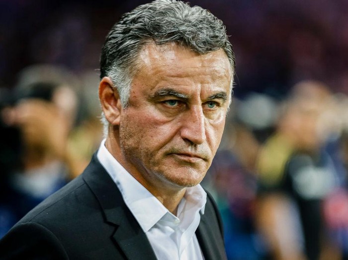 PARIS, FRANCE - SEPTEMBER 06: PSG Head Coach Christophe Galtier getting into the field during the UEFA Champions League group H match between Paris Saint-Germain and Juventus at Parc des Princes on September 6, 2022 in Paris, France. (Photo by Antonio Borga/Eurasia Sport Images/Getty Images)