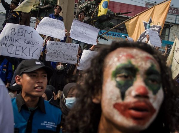 Harga BBM Naik Picu Aksi Mahasiswa di Berbagai Daerah, Ini Fotonya