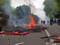 Demo Tolak Harga BBM di Banda Aceh Ricuh, Polisi Luka-Mahasiswa Ditangkap