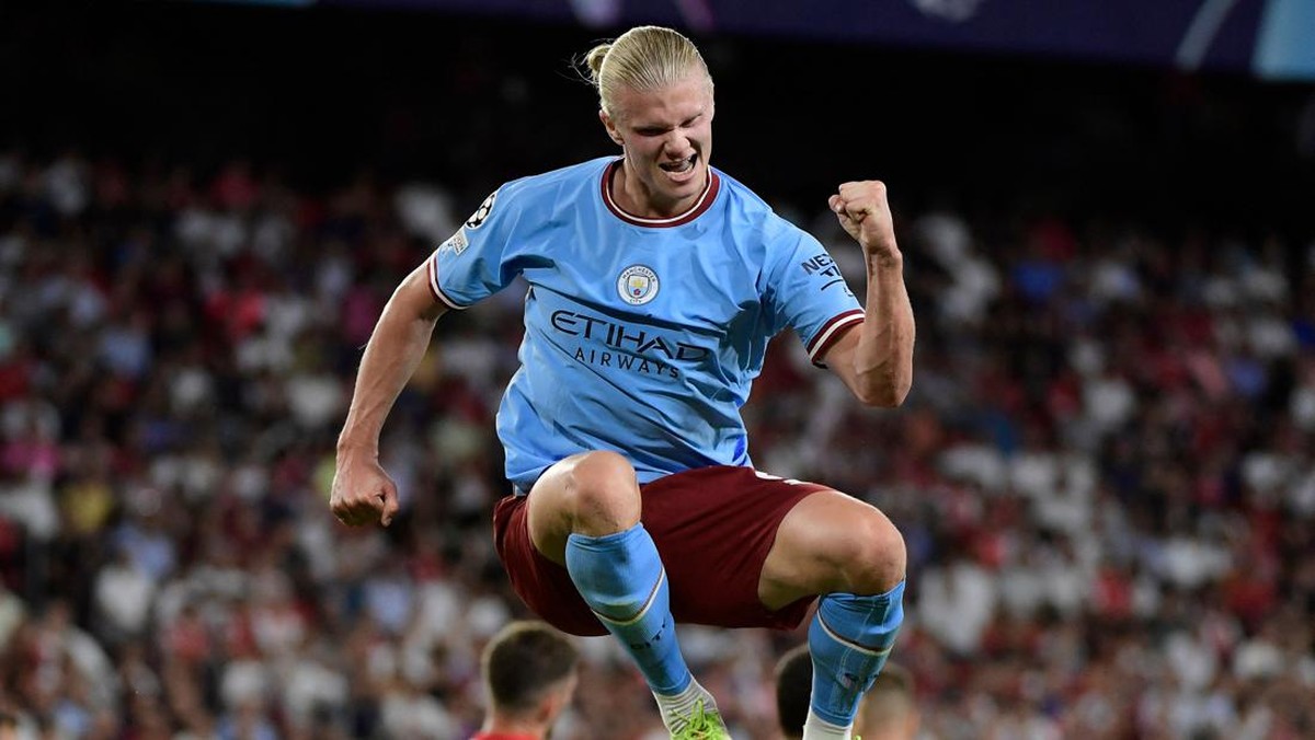 Manchester City dan Erling Haaland bikin banyak rekor usai menghajar Sevilla. (Foto: AFP via Getty Images/CRISTINA QUICLER)