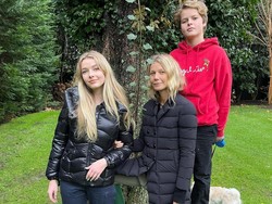 Penampilan Langka Gwyneth Paltrow dengan Kedua Anaknya yang Beranjak Dewasa