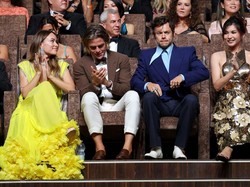 Chris Pine Bantah Diludahi Harry Styles di Venice Film Festival