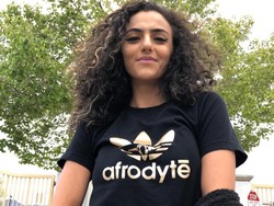 Wanita Bikin Heboh di Bandara, Sebut Ditangkap Polisi karena Terlalu Cantik