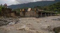 Parahnya Banjir di Sigi Sulteng, Jembatan Putus-Puluhan Warga Ngungsi