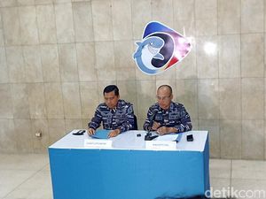 TNI AL Belum Bisa Pastikan Kondisi Pilot Pesawat yang Jatuh di Selat Madura TNI AL Belum Bisa Pastikan Kondisi Pilot Pesawat yang Jatuh di Selat Madura