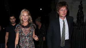 10 Foto Kate Moss & Pacar Berondong 13 Tahun Lebih Muda, Bangsawan Jerman