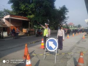 Lalin Jl Raya Bekasi Arah Cakung Sempat Macet Parah Imbas Pengecoran