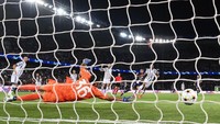 Berkat gol-gol Mbappe, PSG pun menang 2-1 atas Juve. Foto: AFP via Getty Images/FRANCK FIFE