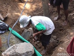 Kerangka Manusia Jongkok Misterius Sleman, Saksi: Terbungkus Keresek