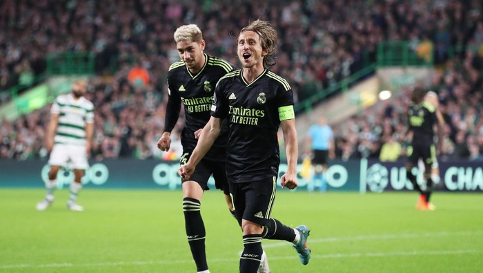 GLASGOW, SCOTLAND - SEPTEMBER 06: Luka Modric of Real Madrid celebrates after scoring their sides second goal during the UEFA Champions League group F match between Celtic FC and Real Madrid at Celtic Park Stadium on September 06, 2022 in Glasgow, Scotland. (Photo by Jan Kruger - UEFA/UEFA via Getty Images)
