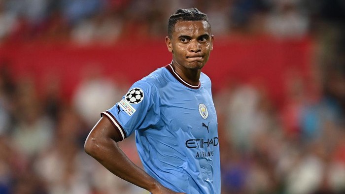SEVILLE, SPAIN - SEPTEMBER 06: Manuel Akanji of Manchester City FC looks on during the UEFA Champions League group G match between Sevilla FC and Manchester City at Estadio Ramon Sanchez Pizjuan on September 06, 2022 in Seville, Spain. (Photo by David Ramos/Getty Images)